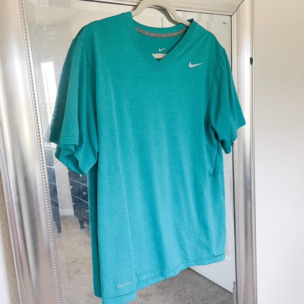 Nike Dri-Fit - Picture 2 of 3